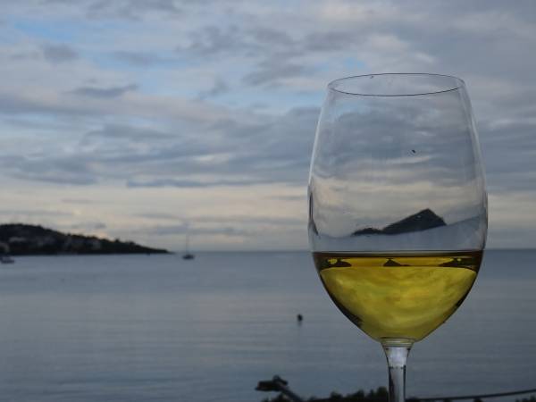 In Grecia dove il mare ha il colore del vino. Di Stanislao de Marsanich