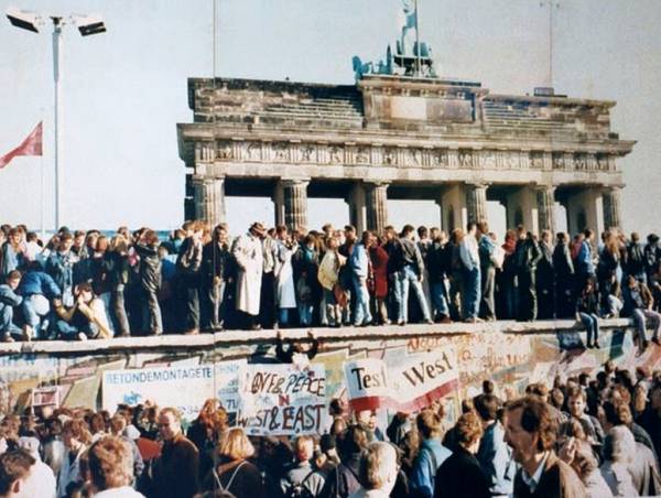 Foto: Riccardo Ehrman, il bambino di Ferramonti che fece cadere il Muro di Berlino