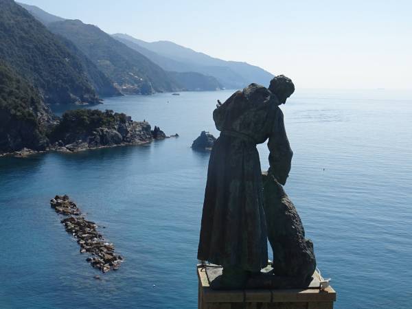 Foto “Mai stati così vicini” con il Convento dei Frati Cappuccini di Monterosso al Mare 4