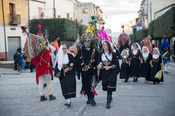 Foto Carnevale di Aliano 2023.  Le maschere cornute nei luoghi di Carlo Levi.  6