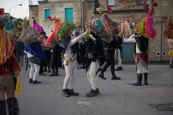 Foto Carnevale di Aliano 2023.  Le maschere cornute nei luoghi di Carlo Levi.  11